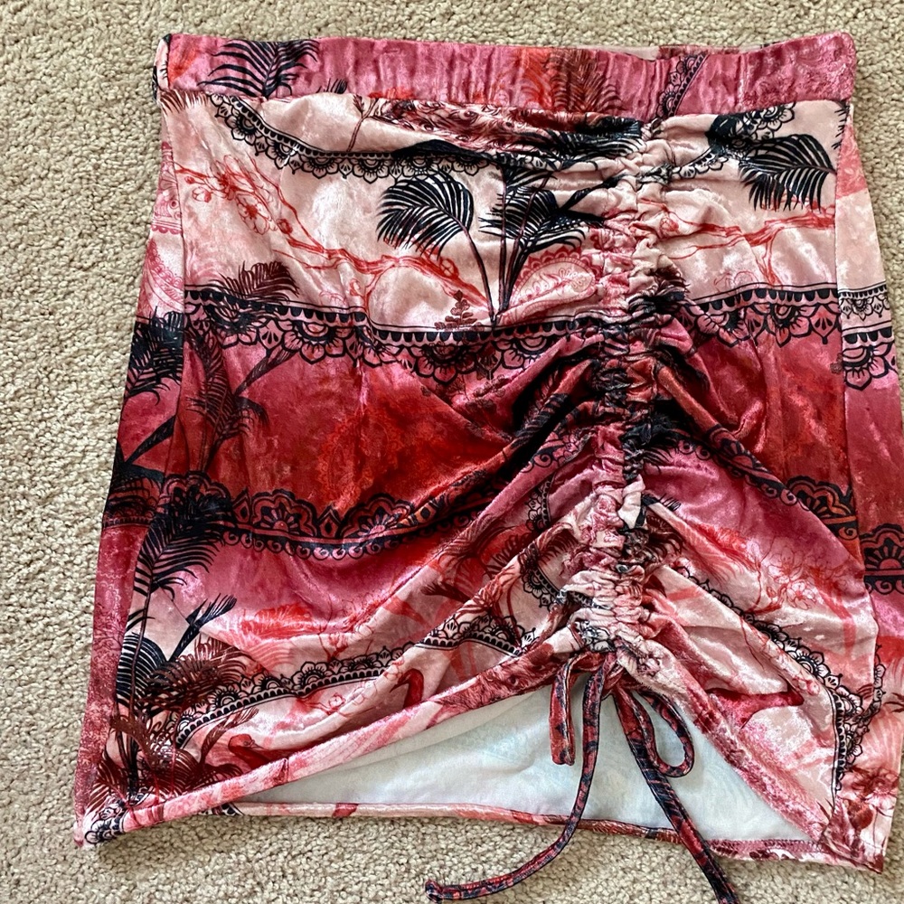 Pretty Little Thing, size 12, Mini Skirt